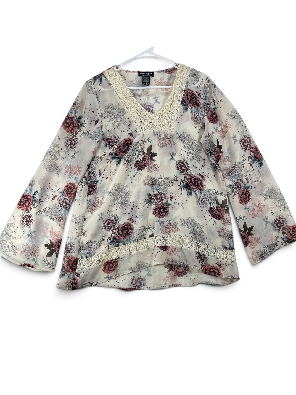 About A Girl Cream Floral Lace-Trim Tunic with Rose Print Women’s M
